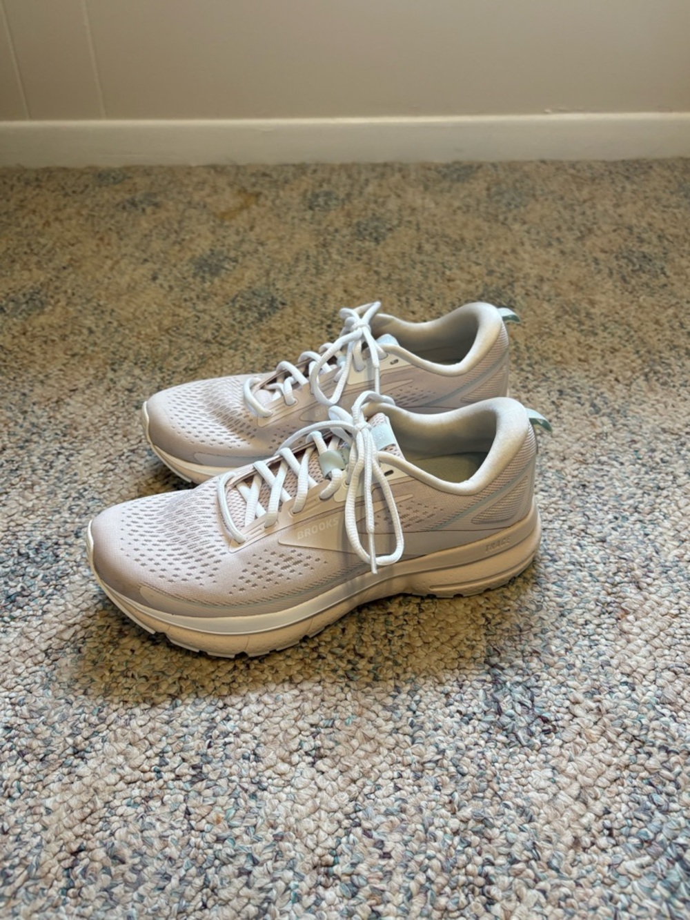 Brooks Women’s Trace 3 White/Mint/Blush Running Shoes Size 8.5M